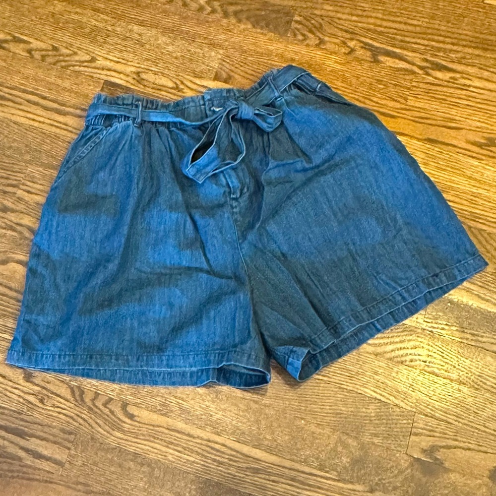 Women's Hanna Andersson Blue Denim Chambray Paperbag Waist. Belted shorts. 16